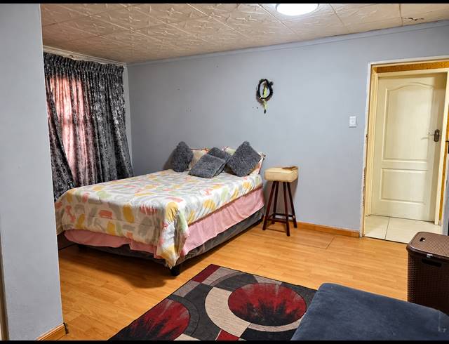 3 BEDROOM HOUSE FOR SALE IN STRETFORD